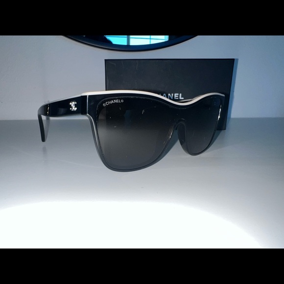 Chanel sunglasses - Picture 6 of 8